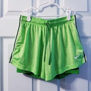 |nwot|•nike workout shorts•